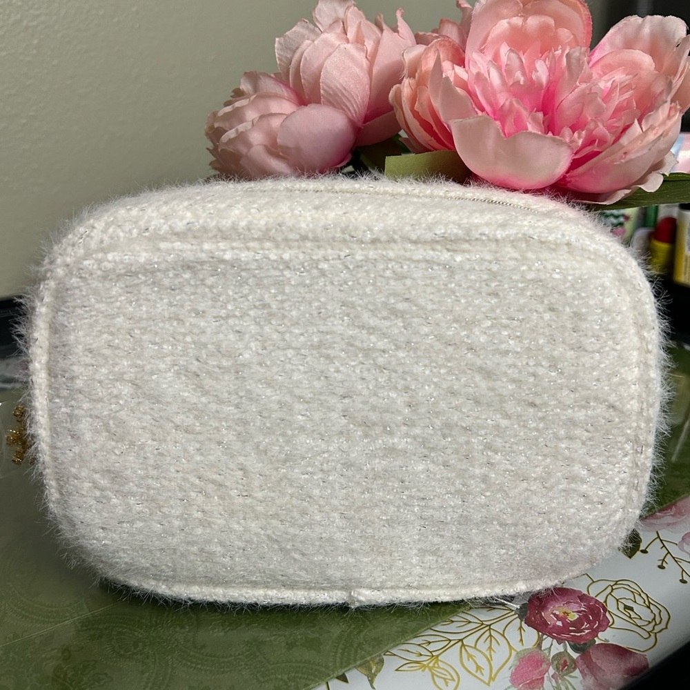 Chanel Beauté Ivory Textured Pouch - Picture 4 of 7